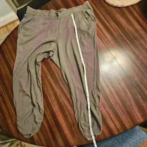 Torrid Plus Olive Green Rayon Tapered Leg Pull-on Pant Flat Front Mid-rise Sz 2 - Picture 10 of 12